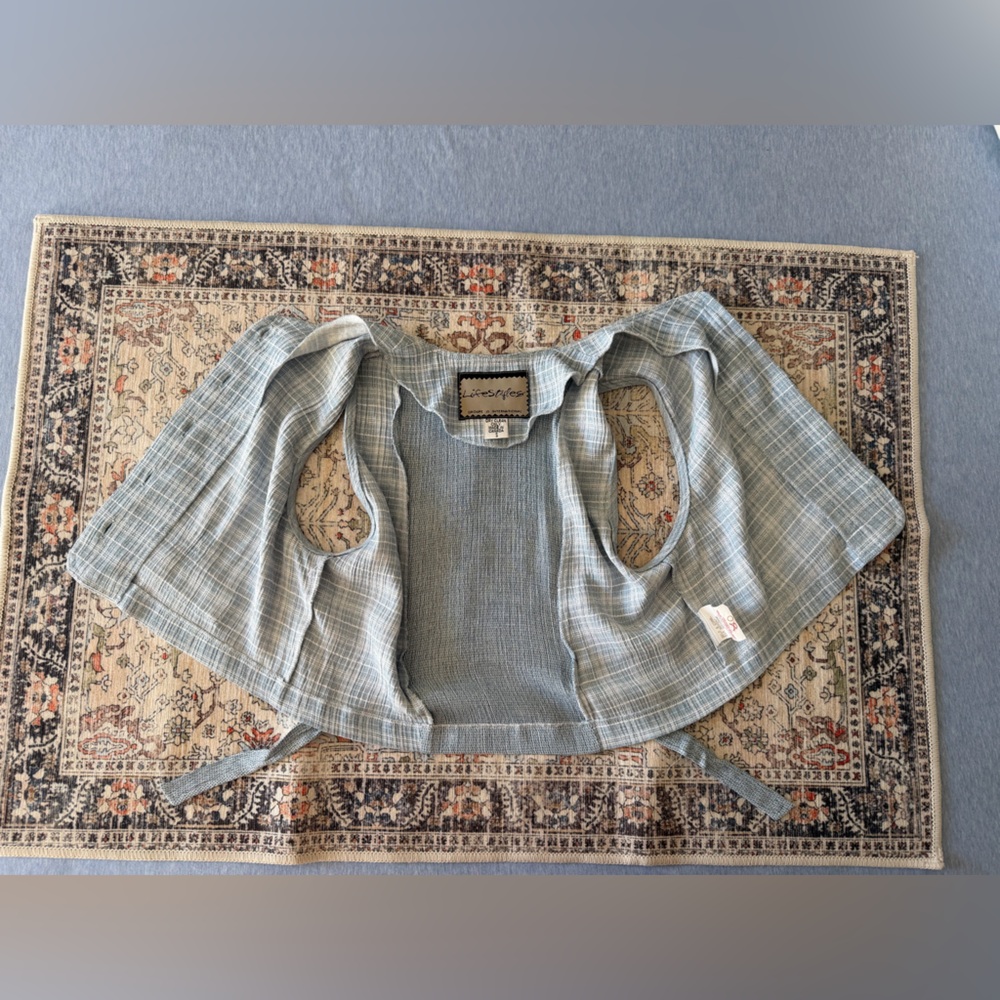 Pretty Lightweight Cropped Vest - Picture 4 of 9
